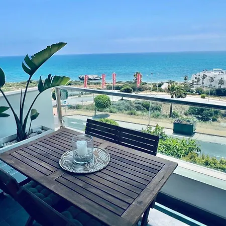 Panoramic Ocean Retreat Apartment