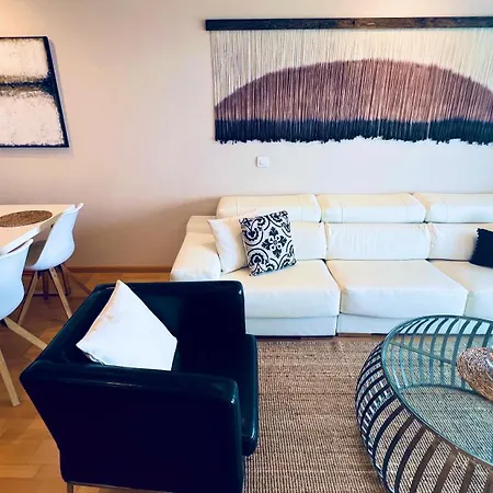 Panoramic Ocean Retreat Apartment *