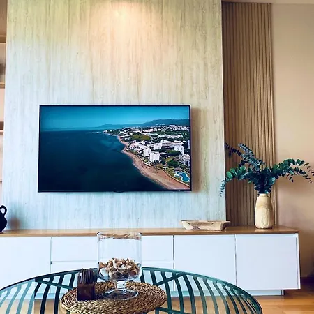 Panoramic Ocean Retreat Apartment